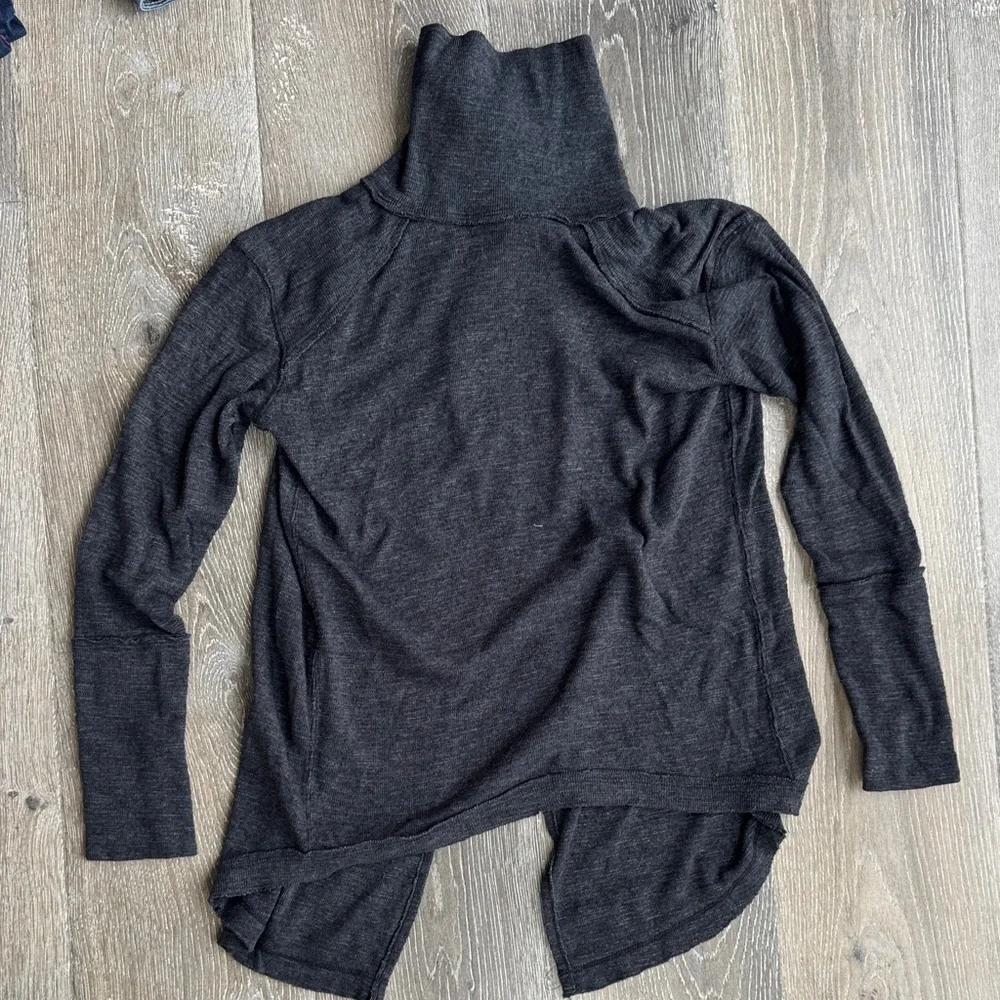 We The Free Open Back Dark Gray Turtleneck Sweater AO0364